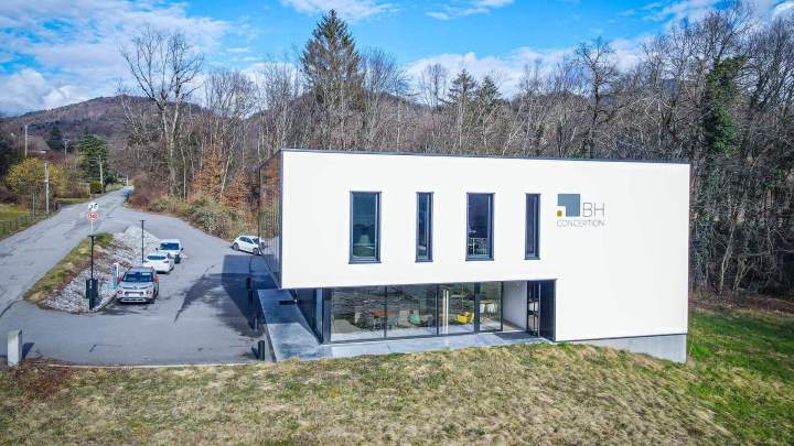 Porte d'entrée sur mesure Près d'Albertville