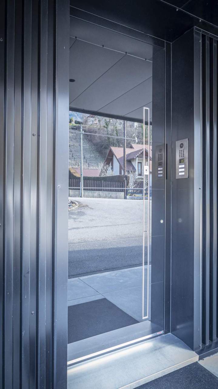 Porte d'entrée sur mesure Près d'Albertville