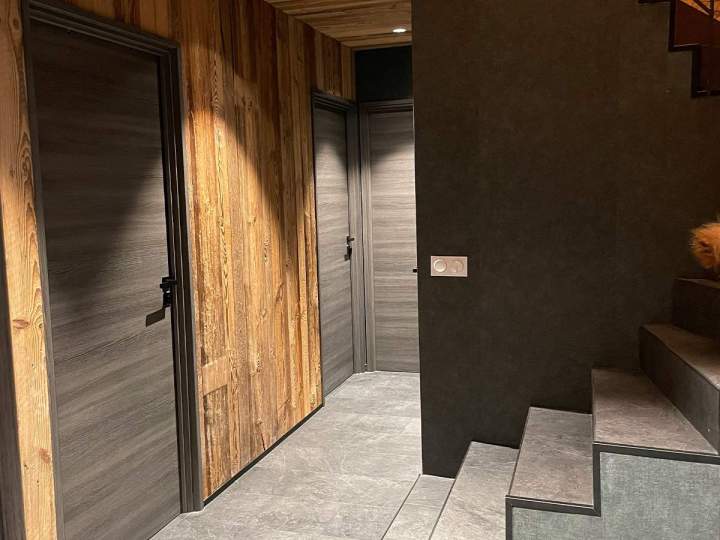 Fabrication de porte d'entrée sur mesure Près d'Albertville